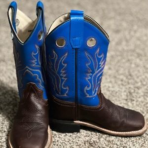 Like new Cody James kid boots